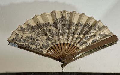 un ventilateur accroché au mur
