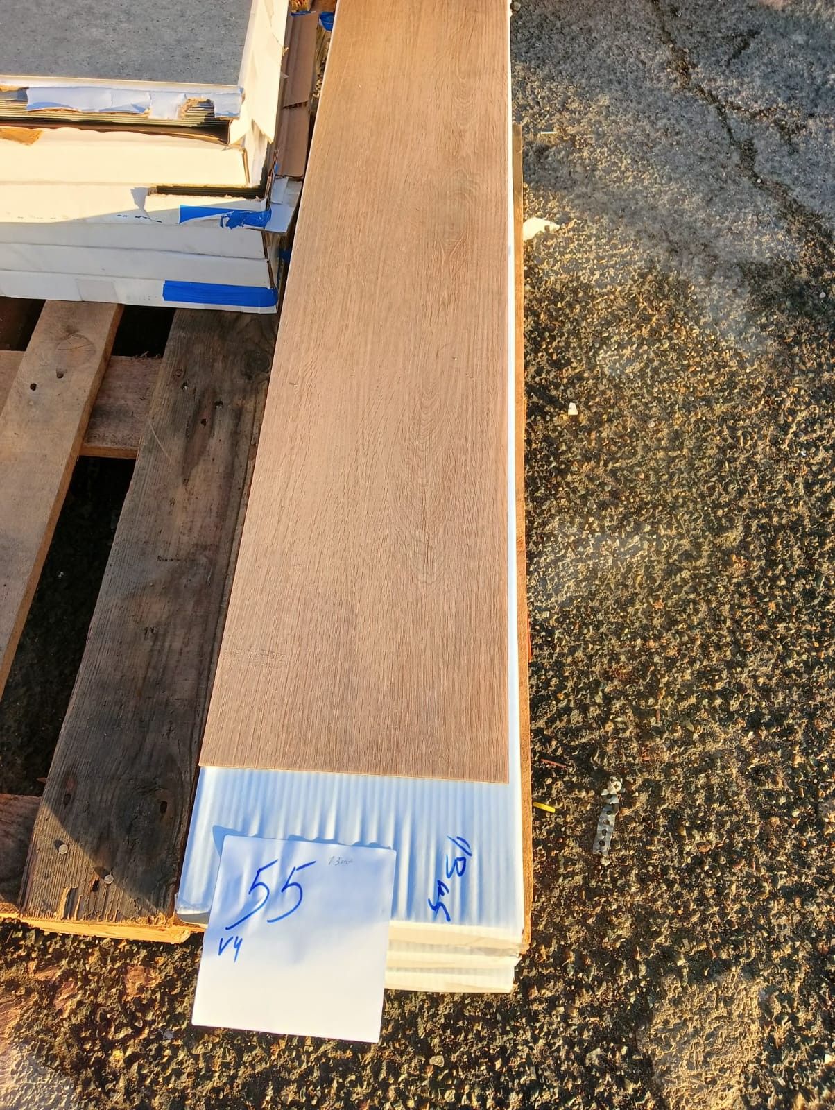 Lot d'environ 13 m² de revêtement de sol en lames, décor chê…