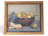 un tableau représentant un bol de fruits et un livre posés sur une table
