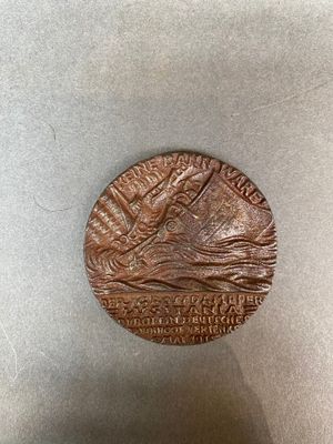 une image d'une pièce de monnaie sur laquelle figure l'effigie d'un navire