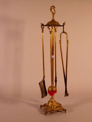 Nécessaire de cheminée en bronze et laiton dorés. XXème sièc… - Photo 1