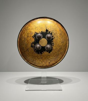 an image of a gold and black bowl on a stand