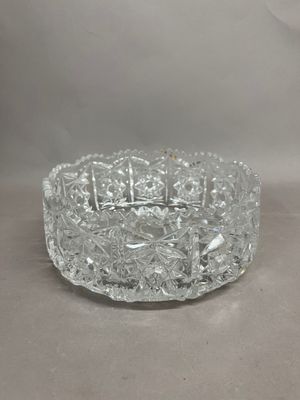 BACCARAT, dans le goût de Coupe ronde en cristal taillé