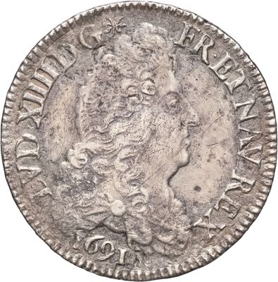 une pièce d'argent sur laquelle est représentée la tête d'une femme