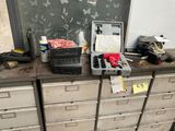 tout un tas d'outils qui traînent sur le plan de travail