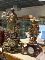 Deux pendules en régule époque 1900.
