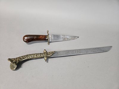 two knives that are sitting next to each other on a table