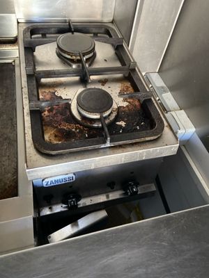 2 feux gaz ZANUSSI Sur coffre inox Vente à l'Hôtel des vente…