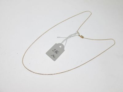 gros plan d'un collier auquel est attachée une étiquette