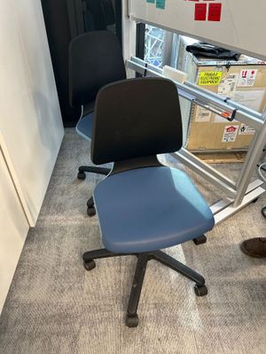 2 chaises de laboratoire VWR - Photo 1