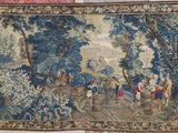 une image d'une tapisserie accrochée au mur d'une pièce