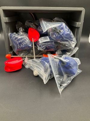 13 paires d embauchoirs. (11 neufs sous plastique), 3 paires de chauss - Photo 1