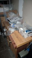 1 établi - 2 caisses en plastique avec de la connectique don… (photo 2)
