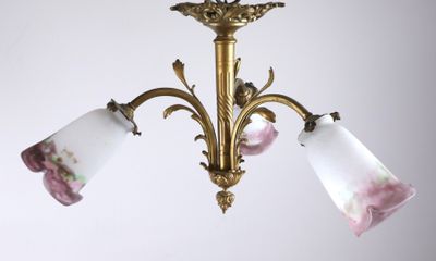 MULLER Frères, Lunéville. Lustre à monture en bronze doré, r…