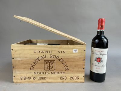 un coffret en bois contenant une bouteille de vin