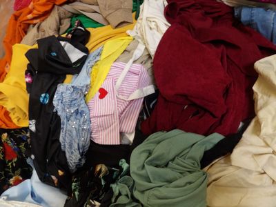a pile of clothes that is sitting on the floor
