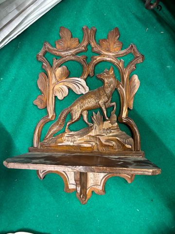 Petite console en bois ajouré à décor de loup