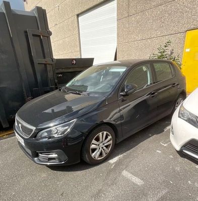a picture of a black car parked in a parking lot