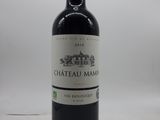 une bouteille de vin posée sur une table