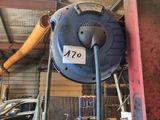 une photo d'un grand ventilateur industriel dans un garage