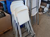 many chairs that are sitting in a room together