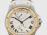 gros plan d'une montre-bracelet avec des chiffres romains