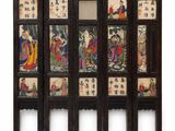 une image représentant un paravent en bois orné de peintures asiatiques