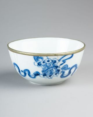 chinese blue and white bowl with a dragon design