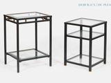 paire de tables d'appoint en verre et en laiton