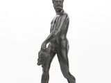 une image représentant la statue d'un homme tenant un panier
