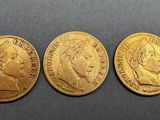 three gold sovereigns, one of which is a sovereign and one of which is a sovereign