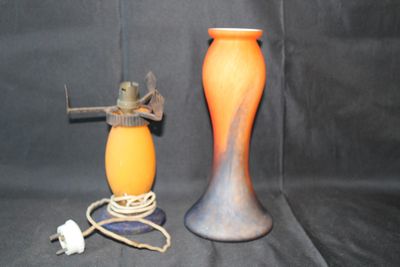 Pied de lampe et vase en pate de verre dans le gout des frèr…