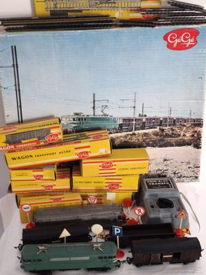 Train GEGE Provence Express : locomotive verte SNCF BB9240, 2 wagons b