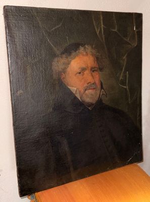 tableau représentant un homme, une pipe à la bouche, assis sur une étagère en bois