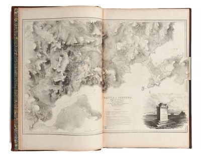 un livre ouvert sur lequel figure une carte du monde