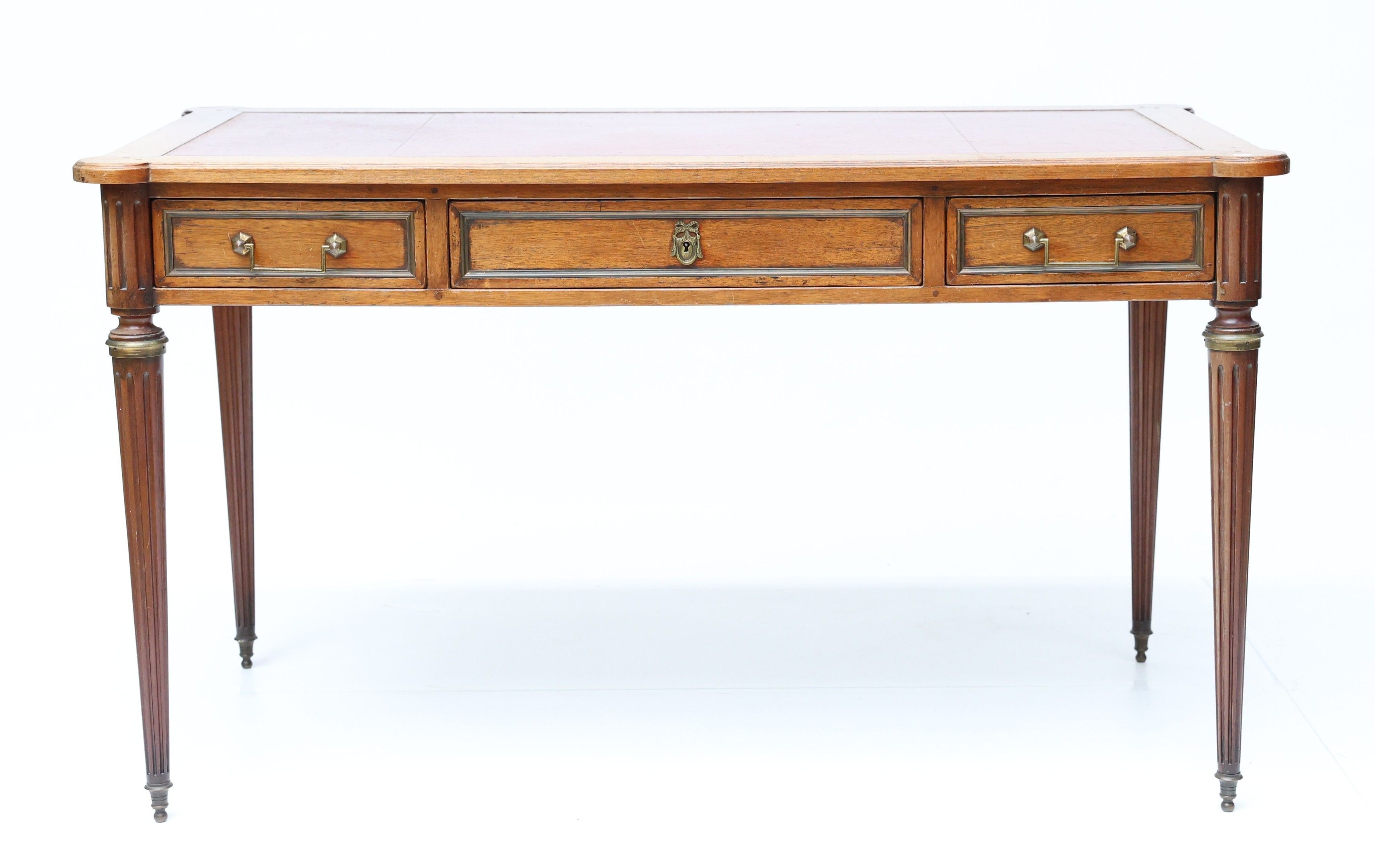 Bureau plat de forme rectangulaire en bois naturel ouvrant à…