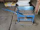 a small blue machine that is sitting on the ground
