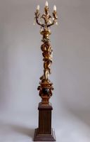 Colonne porte-torchère à quatre bras de lumière retenus par … (photo 2)