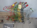 many shopping carts that are sitting on the floor