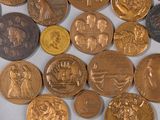 a lot of coins that are sitting on a table