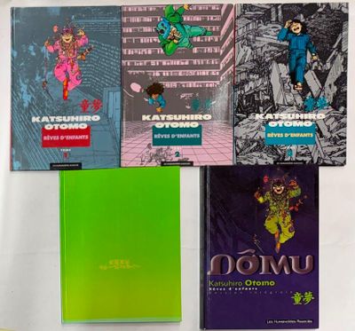 trois livres posés sur une table, dont un à la couverture verte et un autre jaune