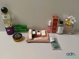 de nombreux parfums différents sur la table