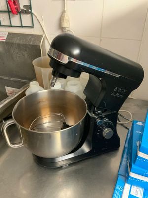 Un batteur Qilive Lieu : SUR DESIGNATION AUCHAN MARTIGUES