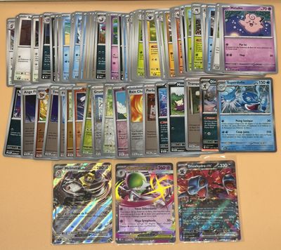 beaucoup de cartes sur la table