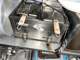 une photo d'un grille-pain équipé de nombreux éléments chauffants