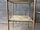 table d'appoint en métal doré et marbre