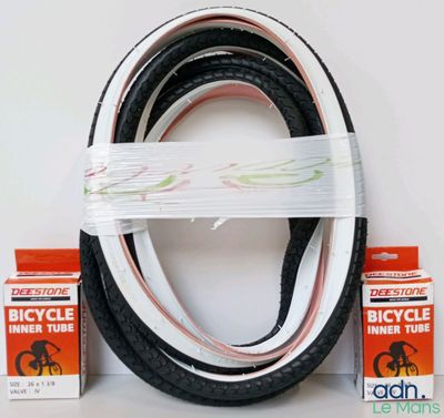 trois types différents de pneus de vélo et une boîte de dentifrice