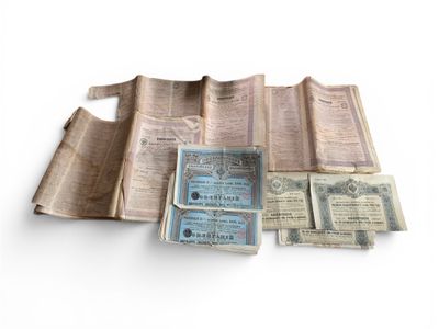 an image of a bunch of old papers sitting on top of a table