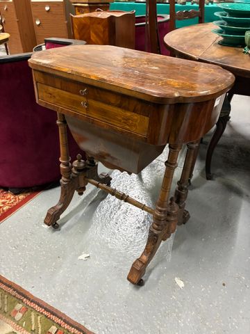 Écritoire Louis-Philippe en bois de placage marqueté ouvrant à un