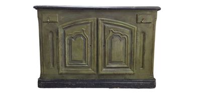 Buffet de boiserie sur plinthe en bois laqué vert et faux ma…